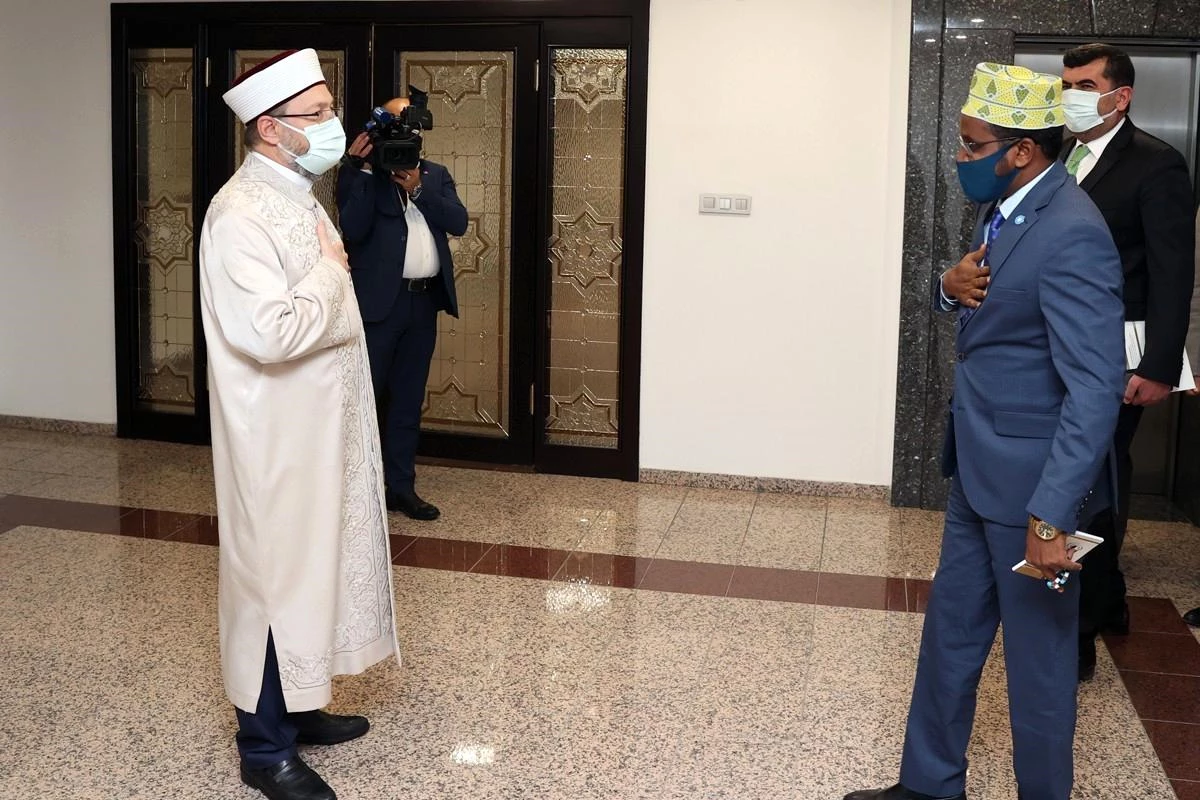 Diyanet İşleri Başkanı Erbaş, Somali Din ve Evkaf Bakanı Roble ile bir araya geldi