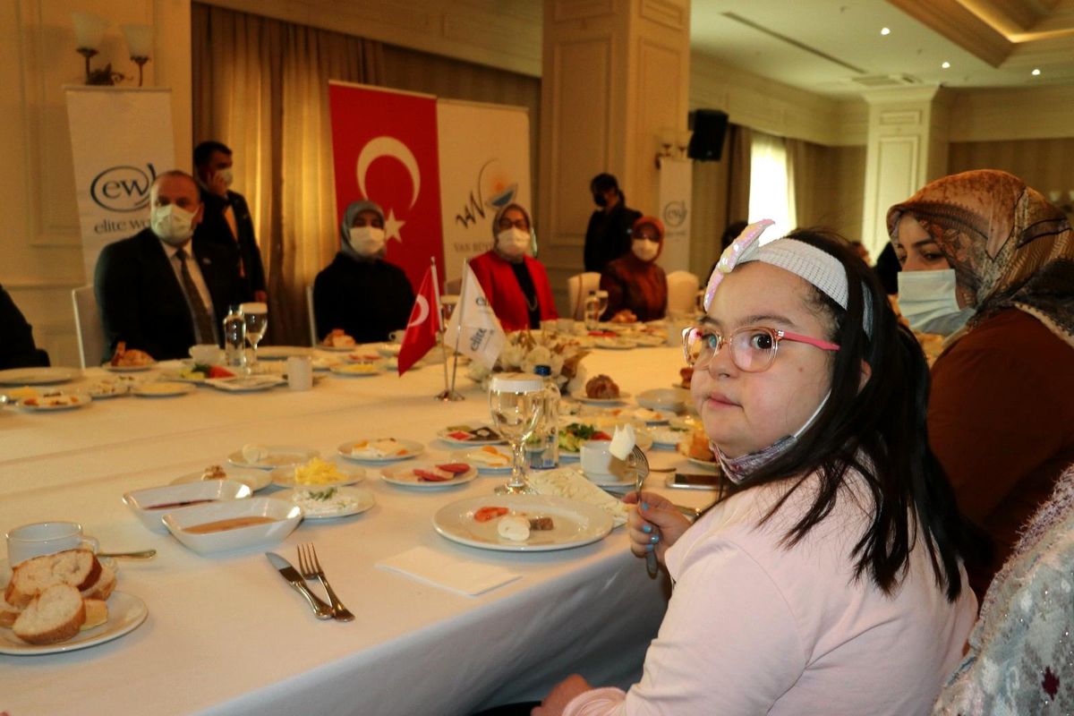 Elite Wolrd, otizmli çocukları aileleriyle birlikte ağırladı