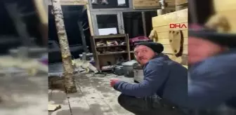 Eve giren tilkiyi elleriyle besledi