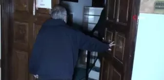 Namaz kılmak için gittiği camide mahsur kaldı