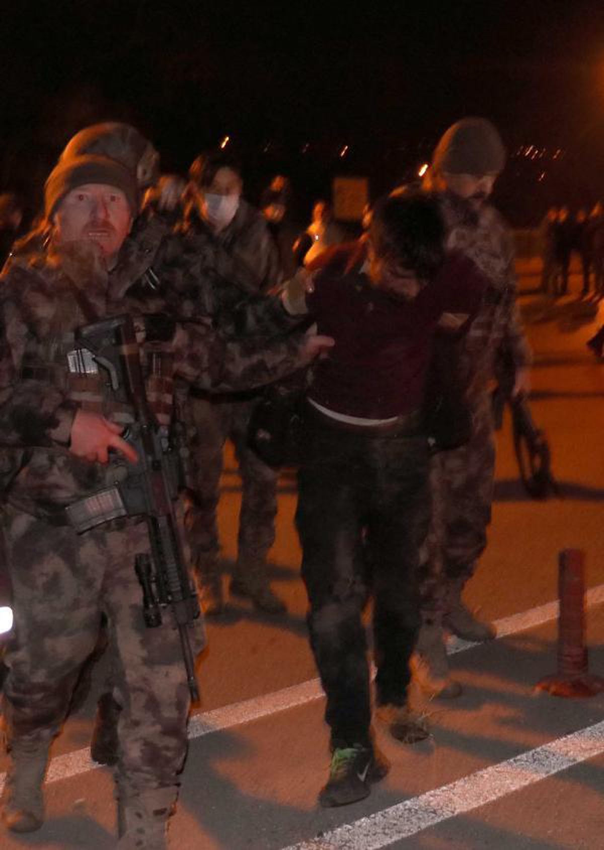 Polise silah çekerek direnen sanığa, 3 yıl 1 ay hapis