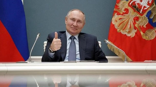 Rusya lideri Putin, 2036'ya kadar başkan olma kararını imzaladı, System.String[]