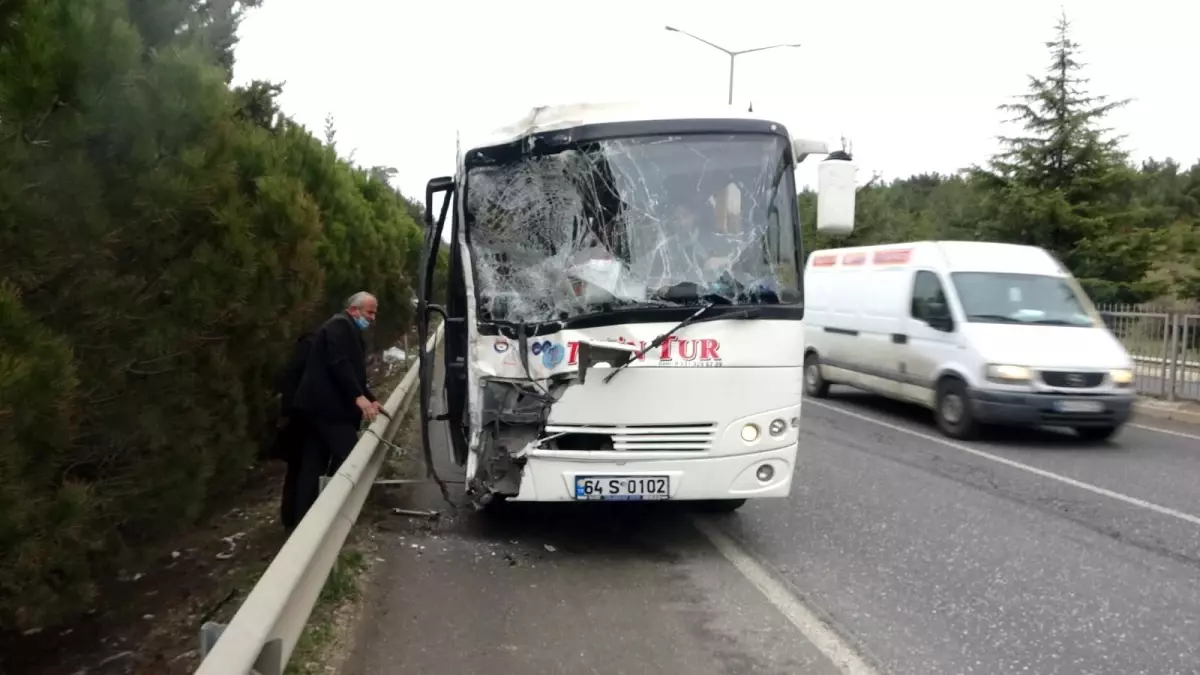 Son dakika haberleri: Servislerin karıştığı zincirleme kazada can pazarı yaşandı; 9 yaralı