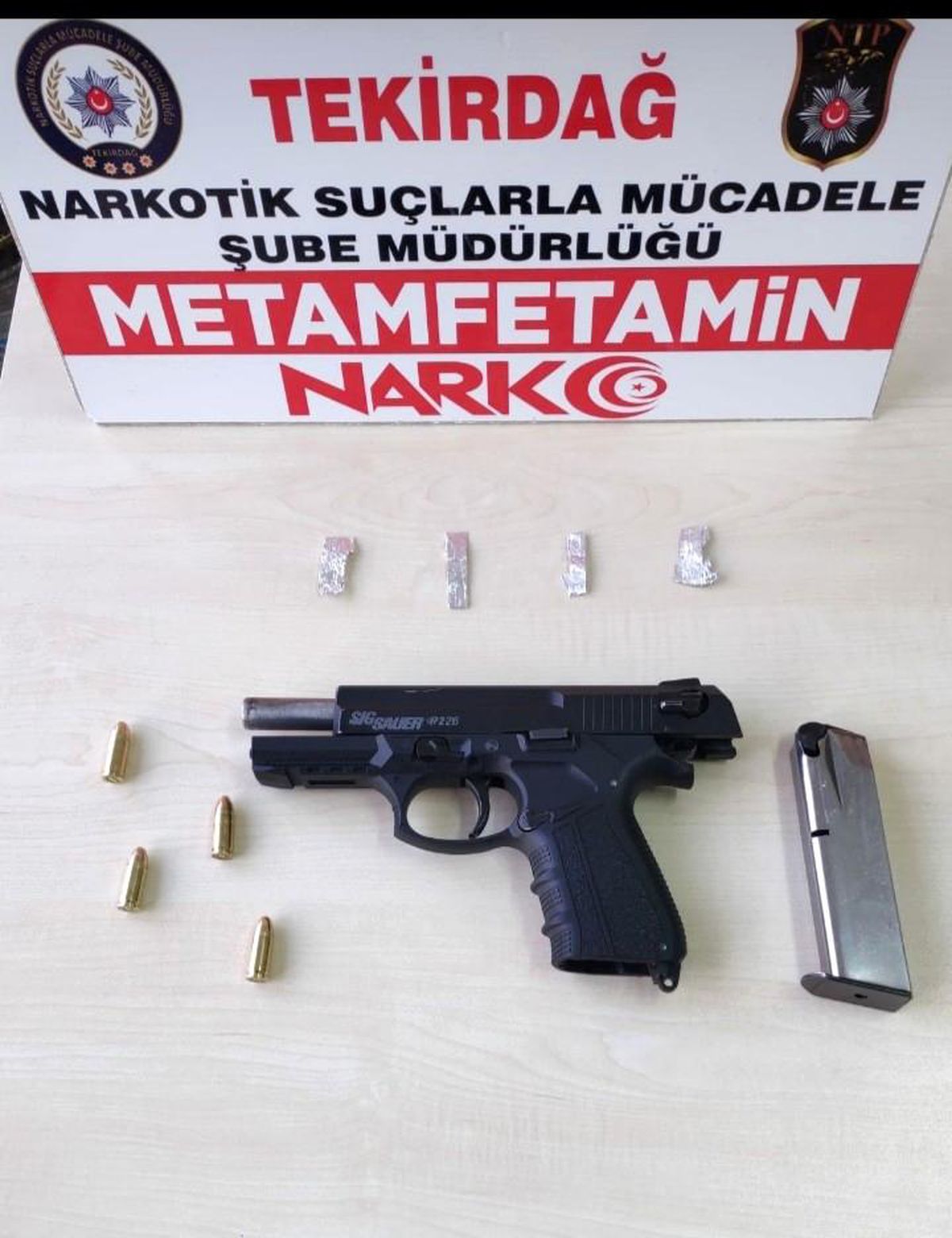 Son dakika haberleri! Tekirdağ\'da şüpheli araçtan silah ve uyuşturucu çıktı