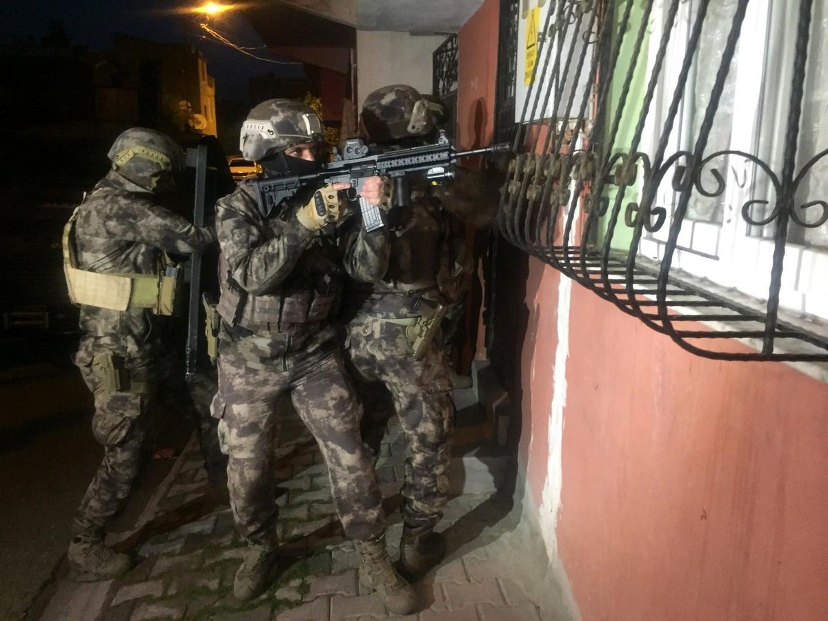 Terör örgütü üyelerine operasyon: 6 gözaltı