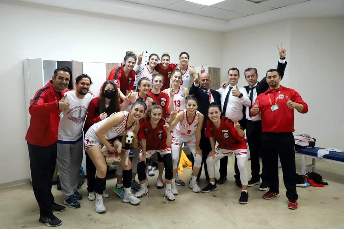 Son dakika haberi! Turgutlu Belediyespor Kadın Basketbol 2\'de 2 yaptı Açıklaması