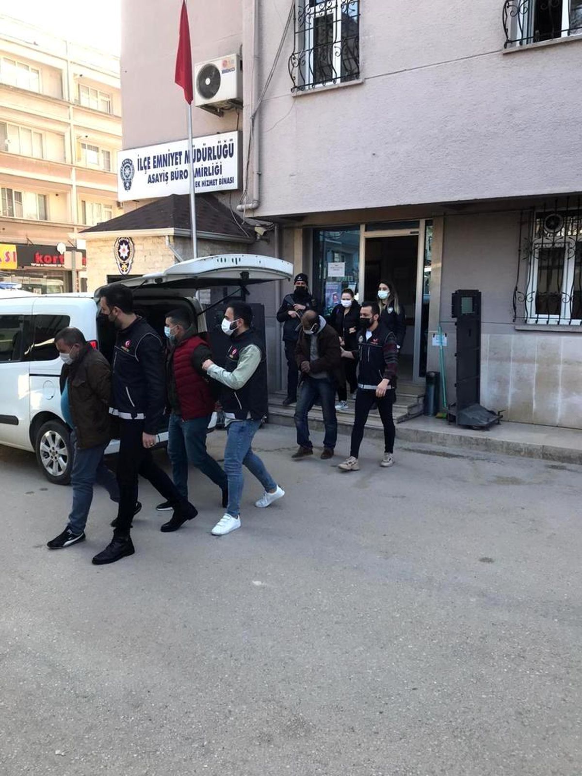Uyuşturucu satıcıları kıskıvrak yakalandı