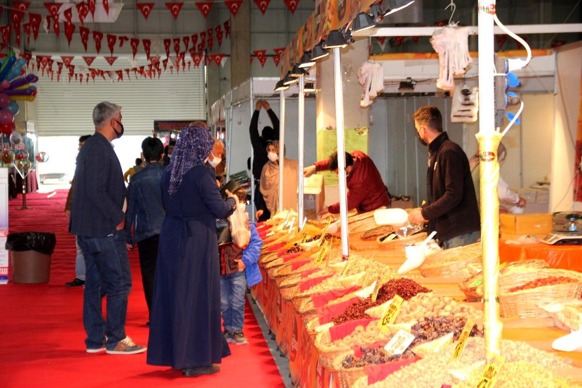 Yöresel ürünler fuarı açıldı