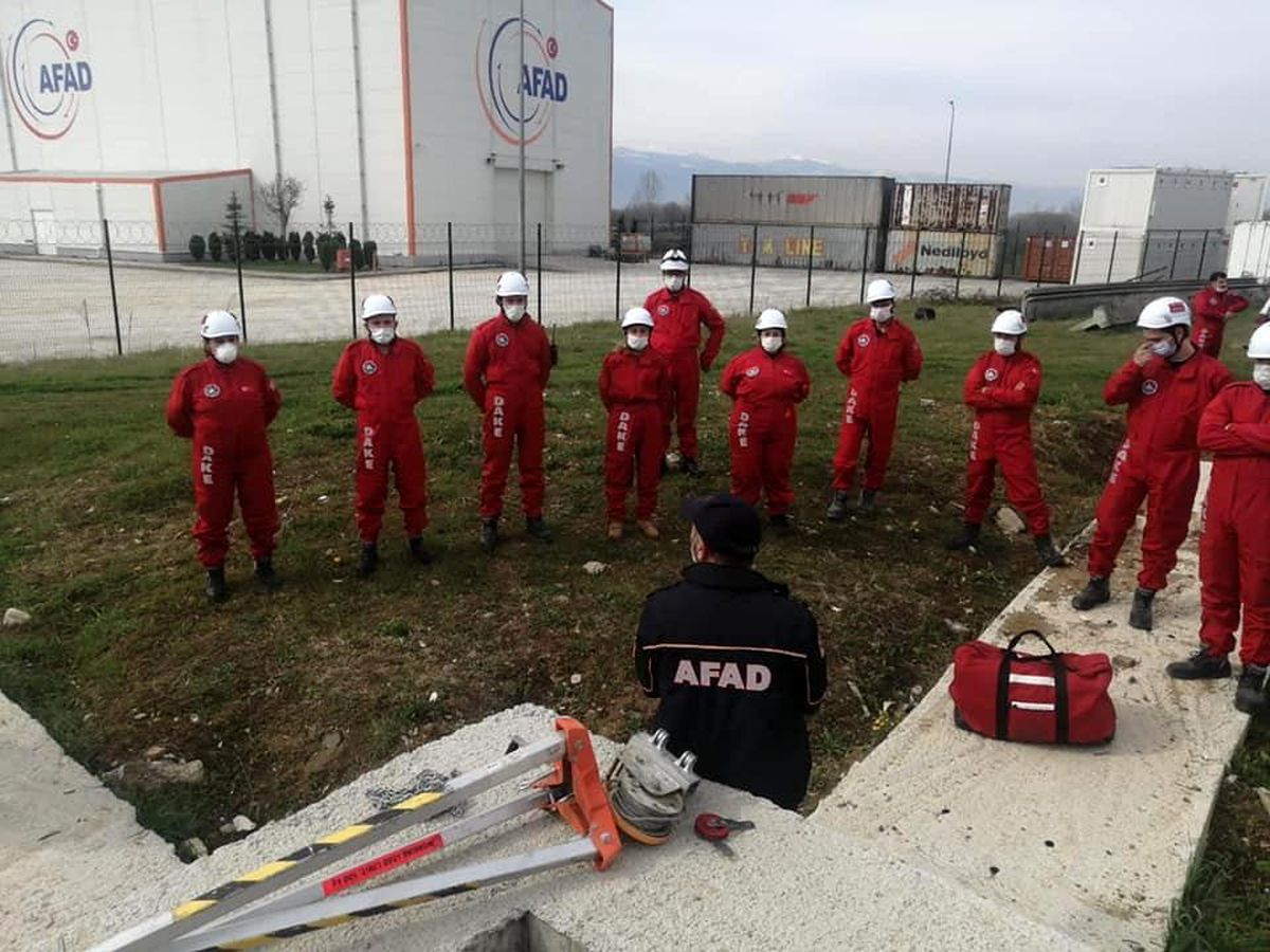 21 Kişi tüm eğitimleri başarı ile geçti