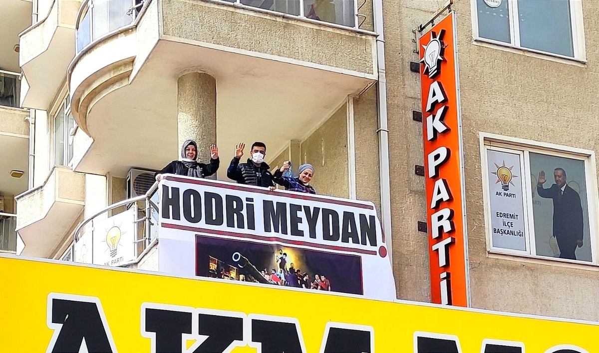 AK Parti Edremit İlçe Teşkilatı "Hodri Meydan" dedi