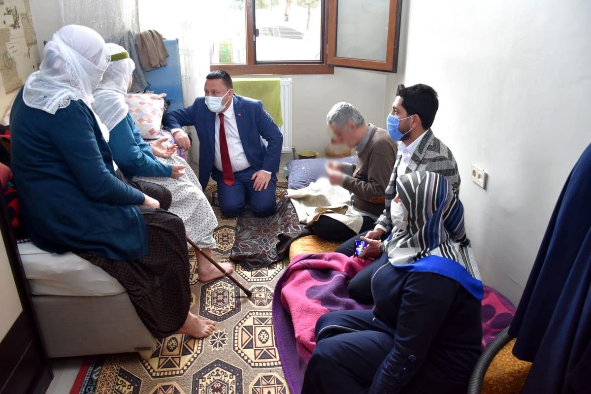 Bağlar Belediye Başkanı Beyoğlu, hasta vatandaşı ziyaret etti