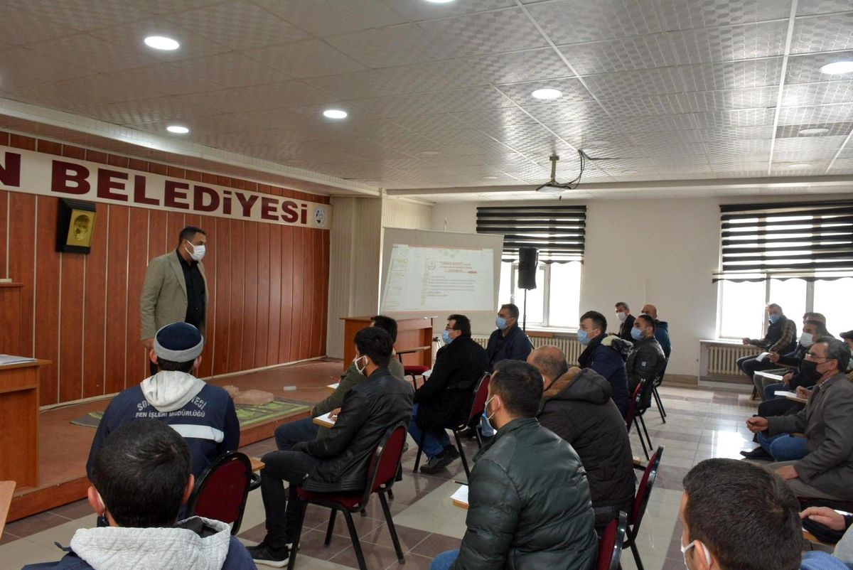 Belediye personeline ilk yardım eğitimi verildi