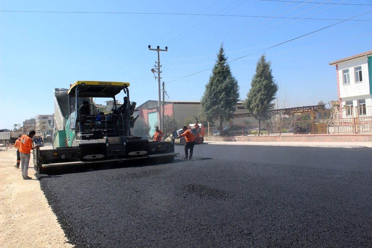 Büyükşehir yol çalışmalarını sürdürüyor