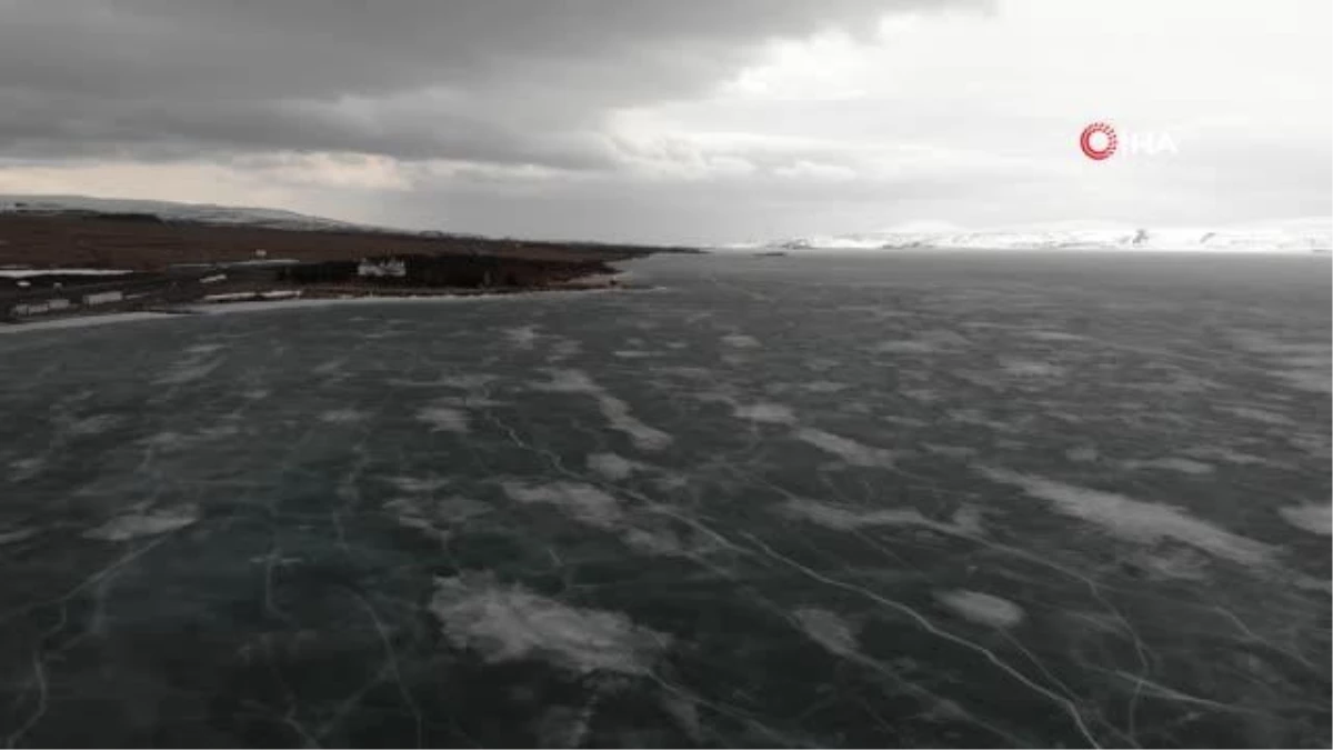Buzları çözülmeye başlayan Çıldır Gölü\'nde mest eden görüntüler
