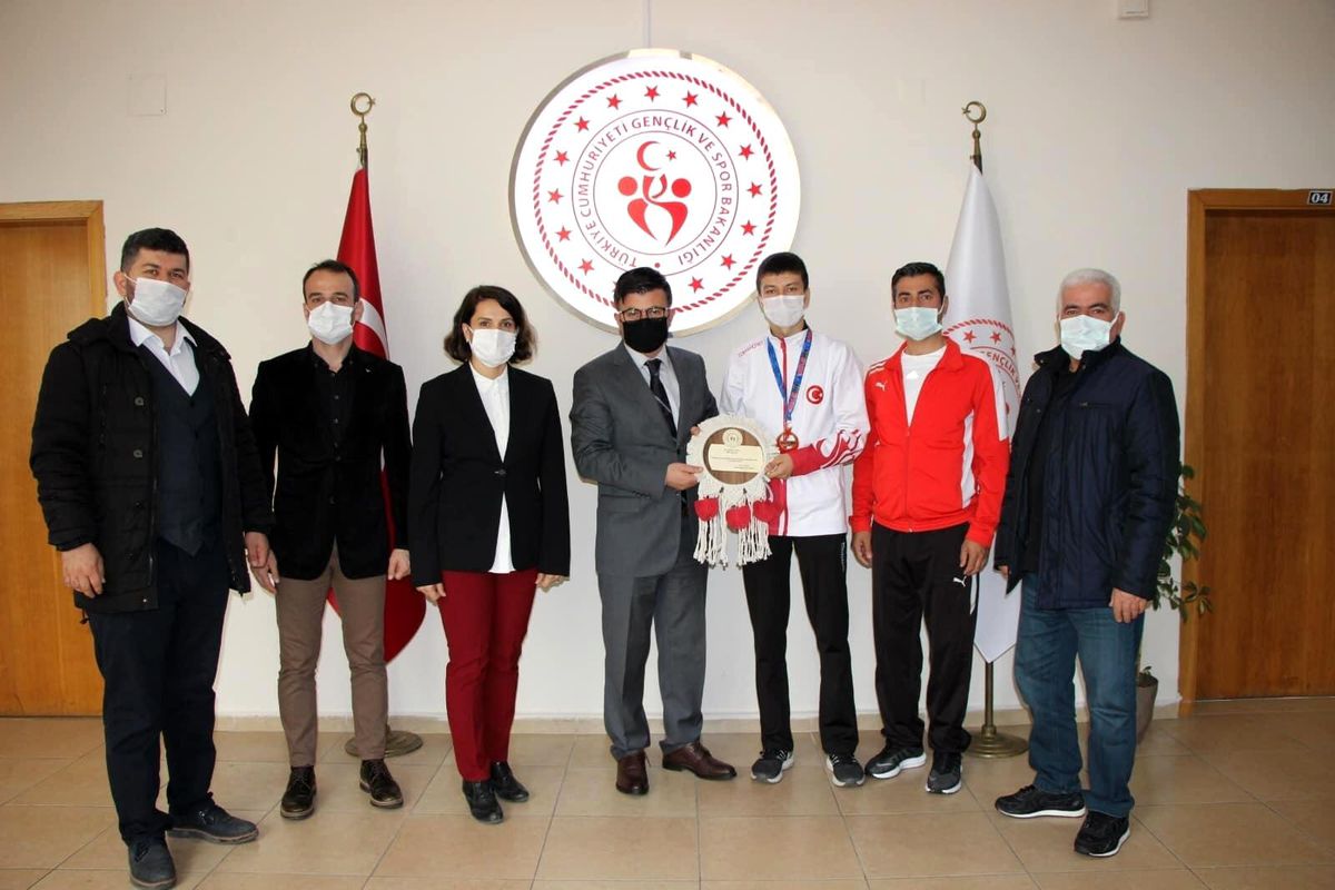Dünya Şampiyonu\'ndan il müdürüne ziyaret