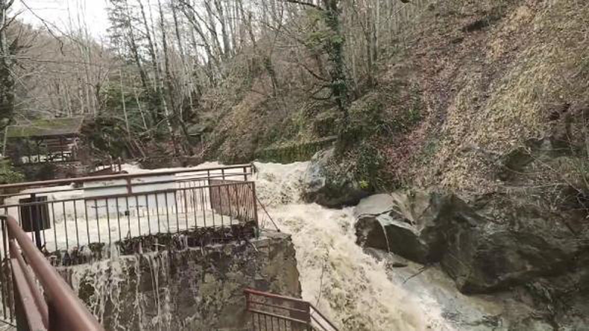 Düzce\'de Samandere Şelalesi, taşkın nedeniyle ziyarete kapatıldı