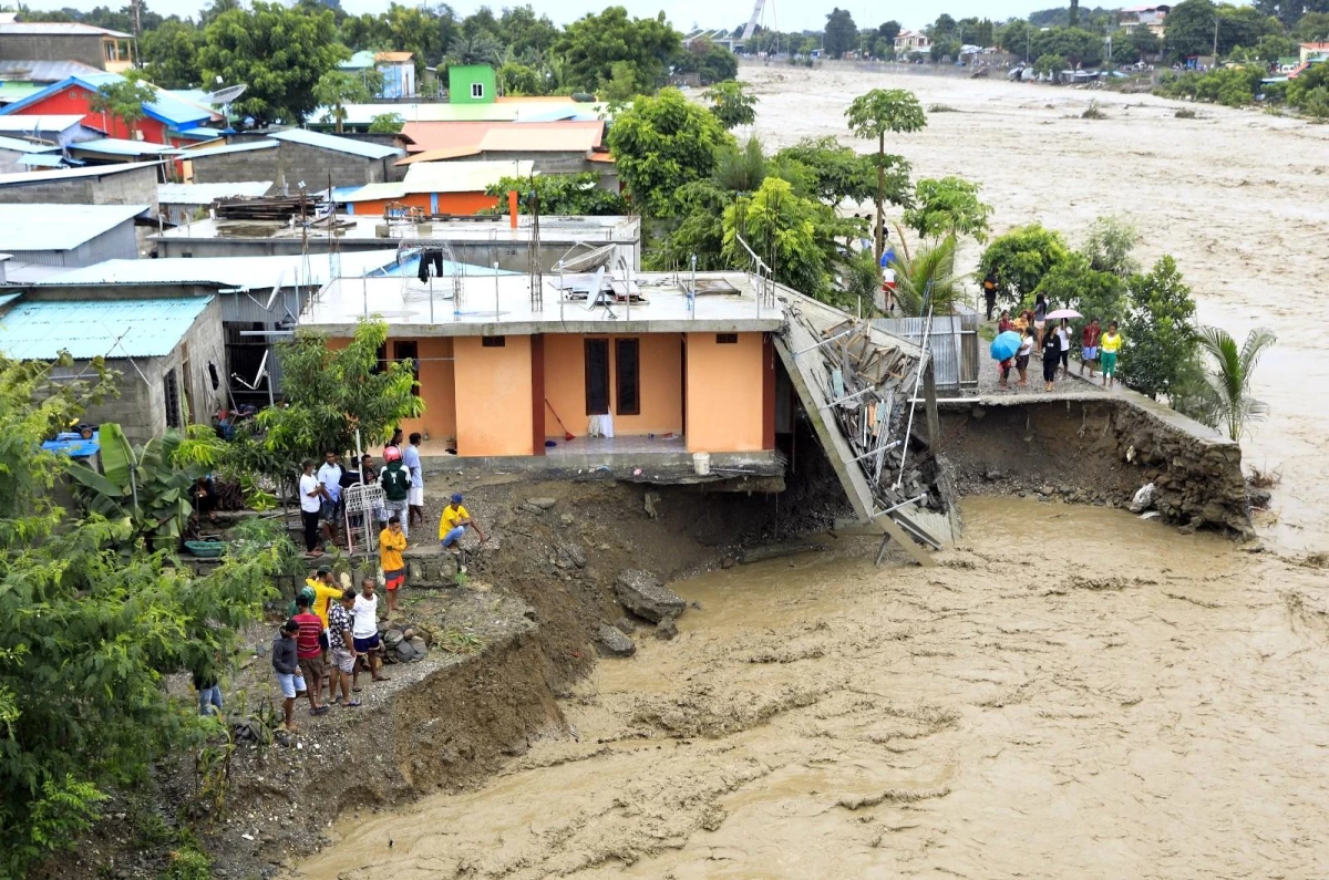 Son dakika haberi: Endonezya\'daki sel ve heyelan felaketinde can kaybı 117\'ye yükseldi