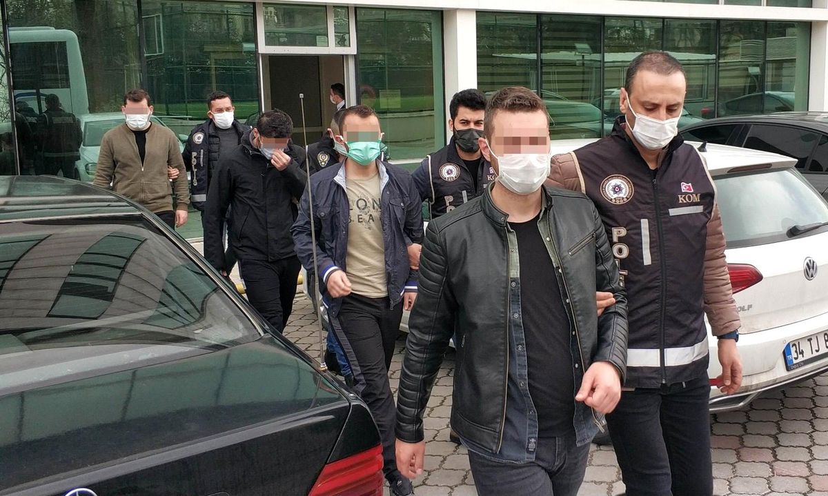 FETÖ\'den gözaltına alınan 1\'i avukat 6 kişi adliyede