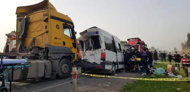 Hatay'da zincirleme kaza: 7 yaralı Hatay'da zincirleme kaza: 7 yaralı