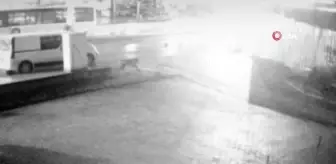 Kamyonetin çarptığı kadının metrelerce savruldu...Feci kaza kamerada