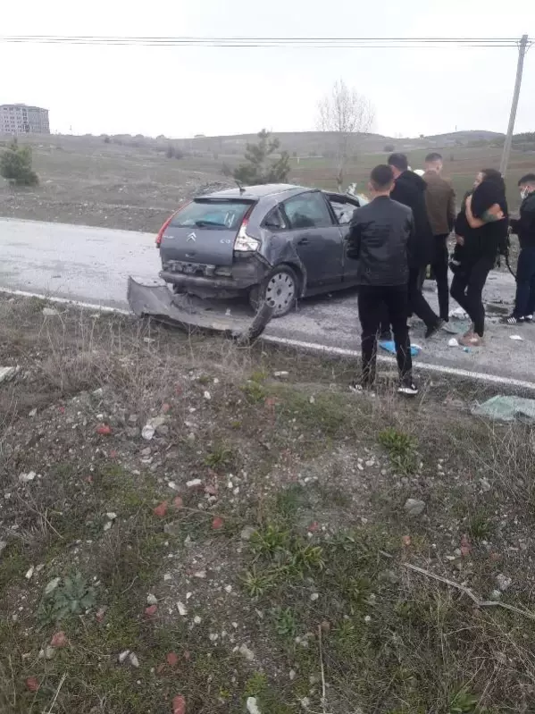 İşte anne yüreği! Kazada yaralandı, önce bebeğini emzirdi sonra hastaneye gitti İşte anne yüreği! Kazada yaralandı, önce bebeğini emzirdi sonra hastaneye gitti