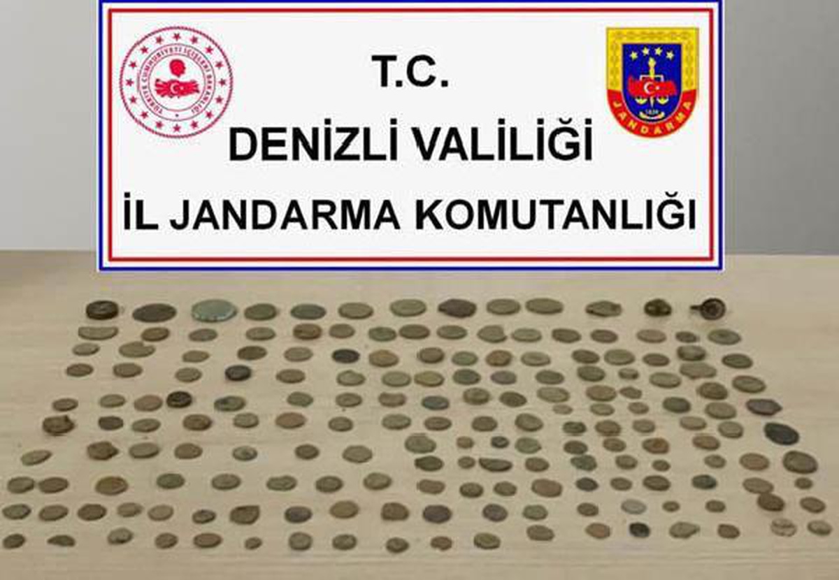 Salça kutusundan 296 parça tarihi eser çıktı
