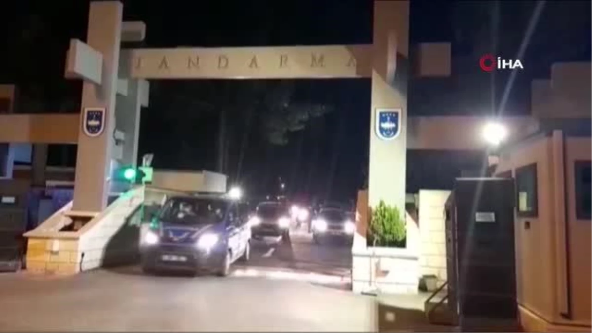 Şanlıurfa\'da toprağa gömülü ve ahırda uzun namlulu silahlar ele geçirildi