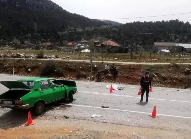 Seydikemer'de otomobil, tırla çarpıştı: 1 ölü