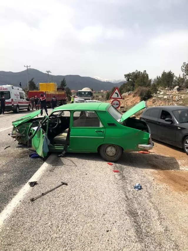 Seydikemer'de otomobil, tırla çarpıştı: 1 ölü