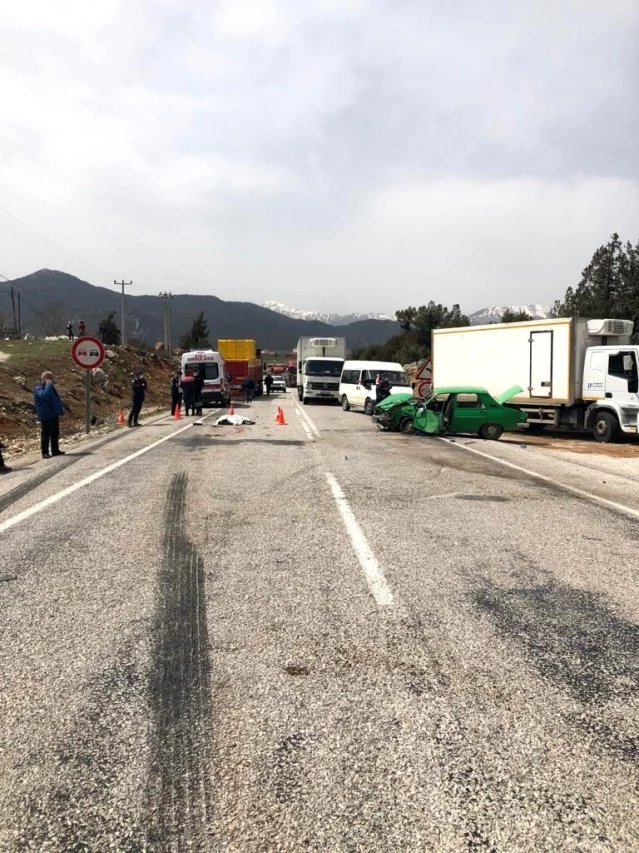 Seydikemer'de otomobil, tırla çarpıştı: 1 ölü