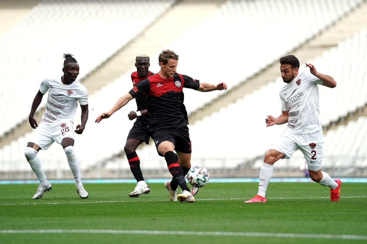 Süper Lig: Fatih Karagümrük: 0 Atakaş Hatayspor: 0 (İlk yarı)