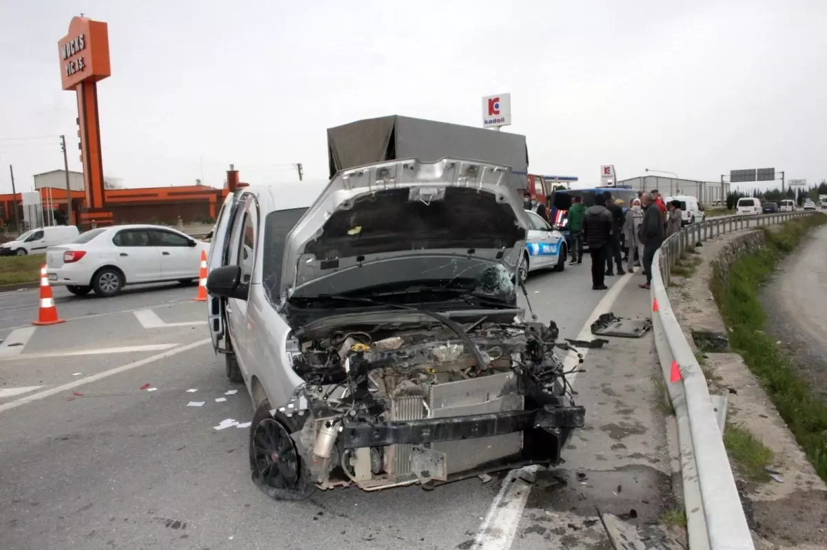 Tarım işçilerini taşıyan araç otobüsle çarpıştı: 6 yaralı