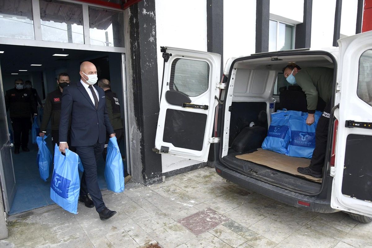 Tekkeköy\'den 365 gün sosyal yardım