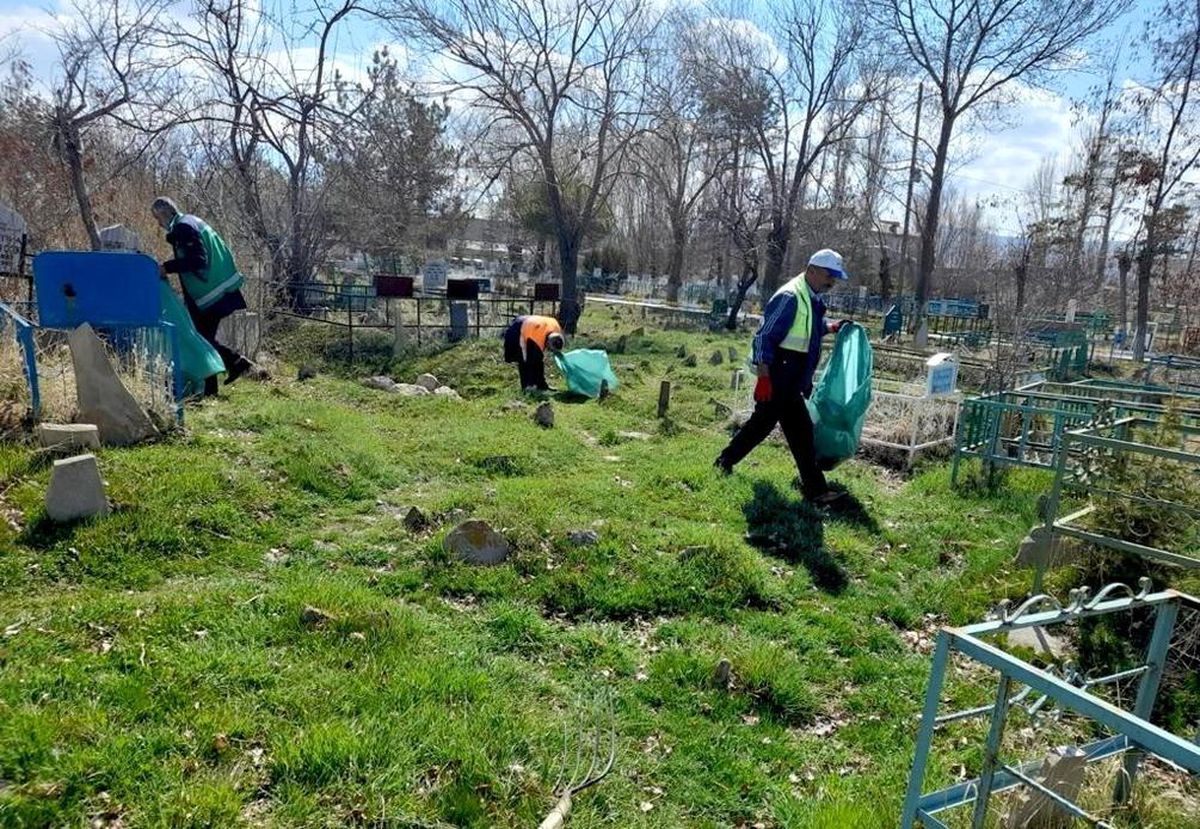 Van\'daki mezarlıklarda bahar temizliği