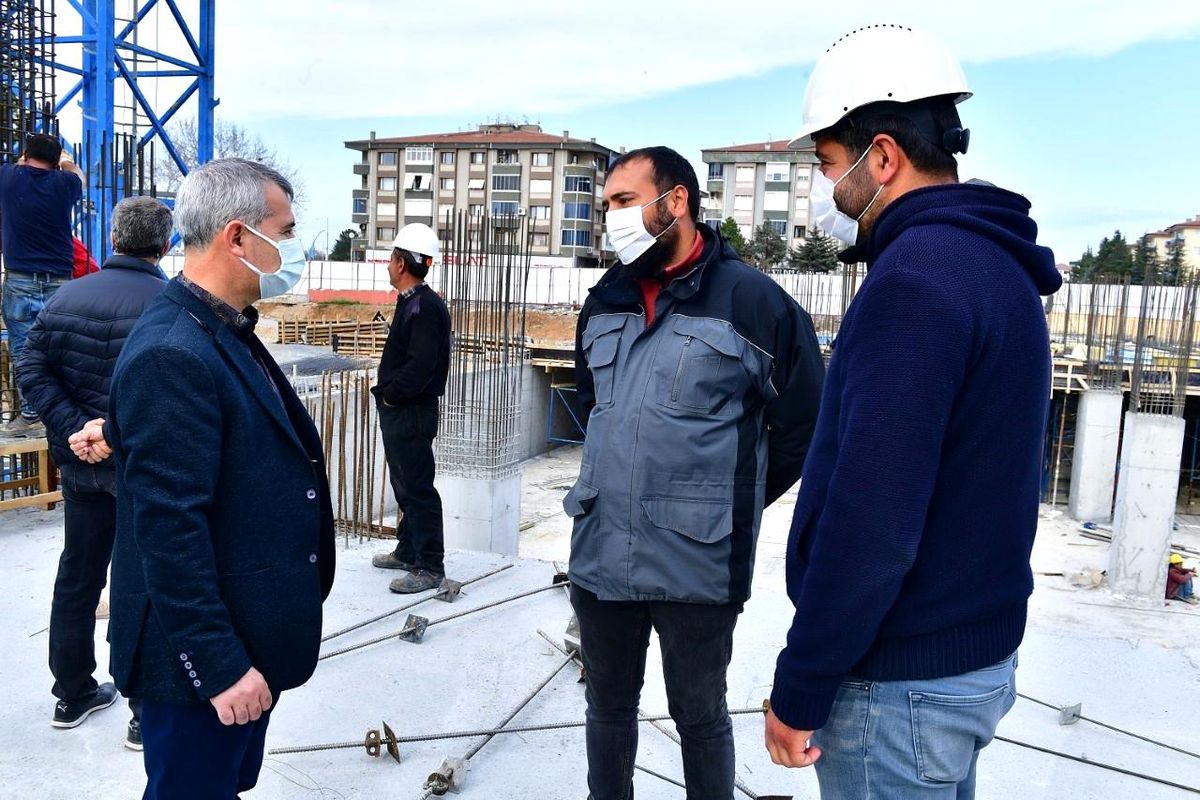 Yeşilyurt Belediyesi yeni hizmet binası inşaatı hızla yükseliyor