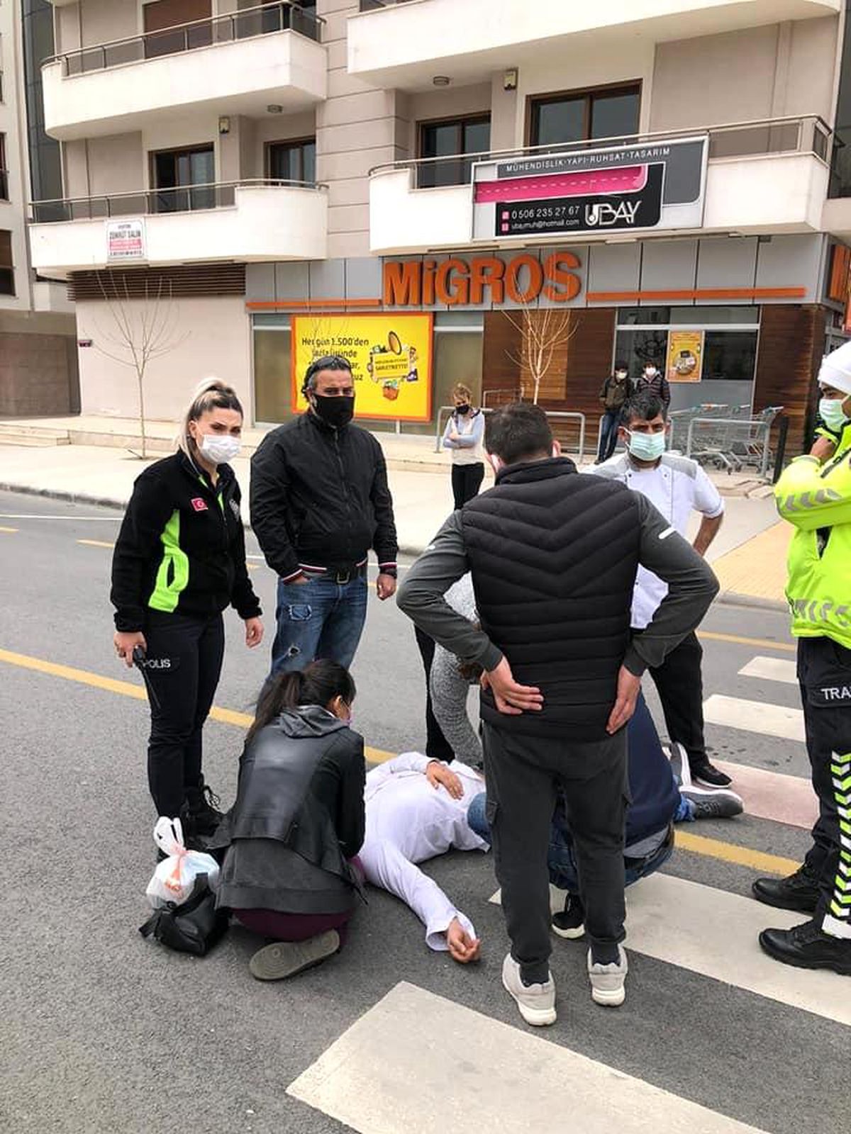 Yol vermek istedi, kaza yaptı