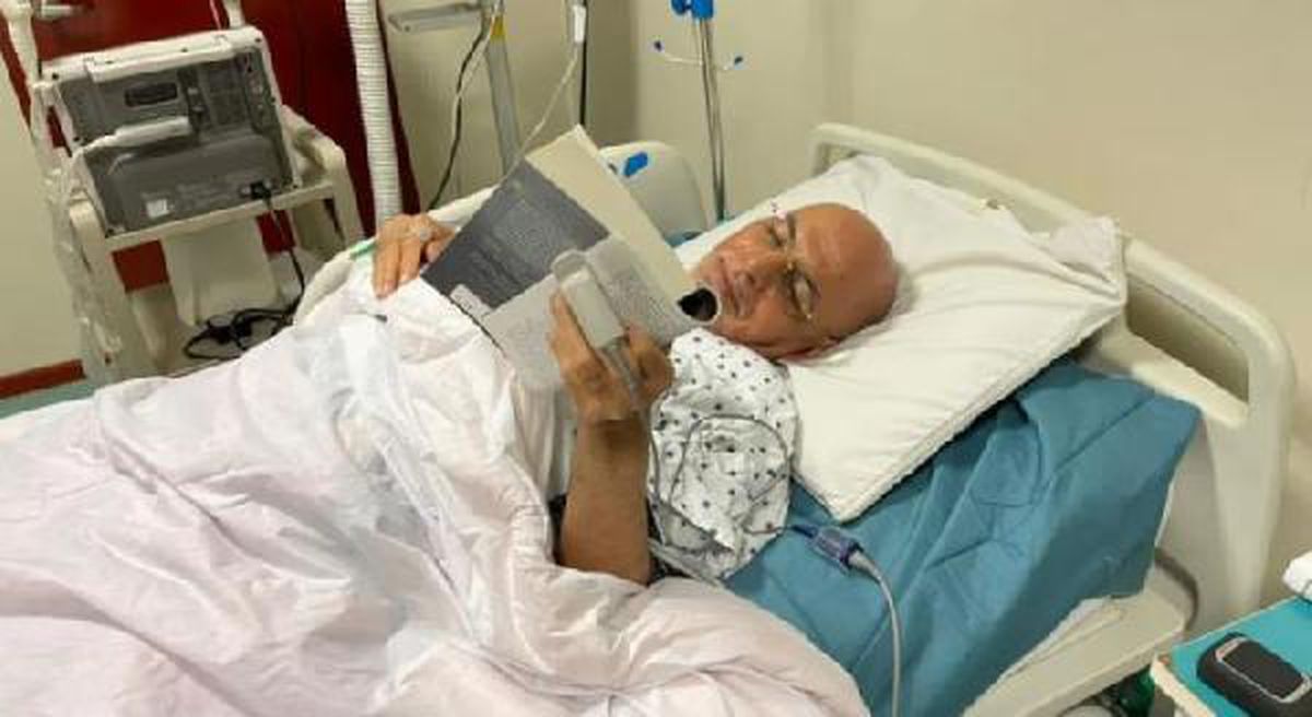 Son Dakika | Afganistan Cumhurbaşkanı, prostat ameliyatı sonrası kitap okudu