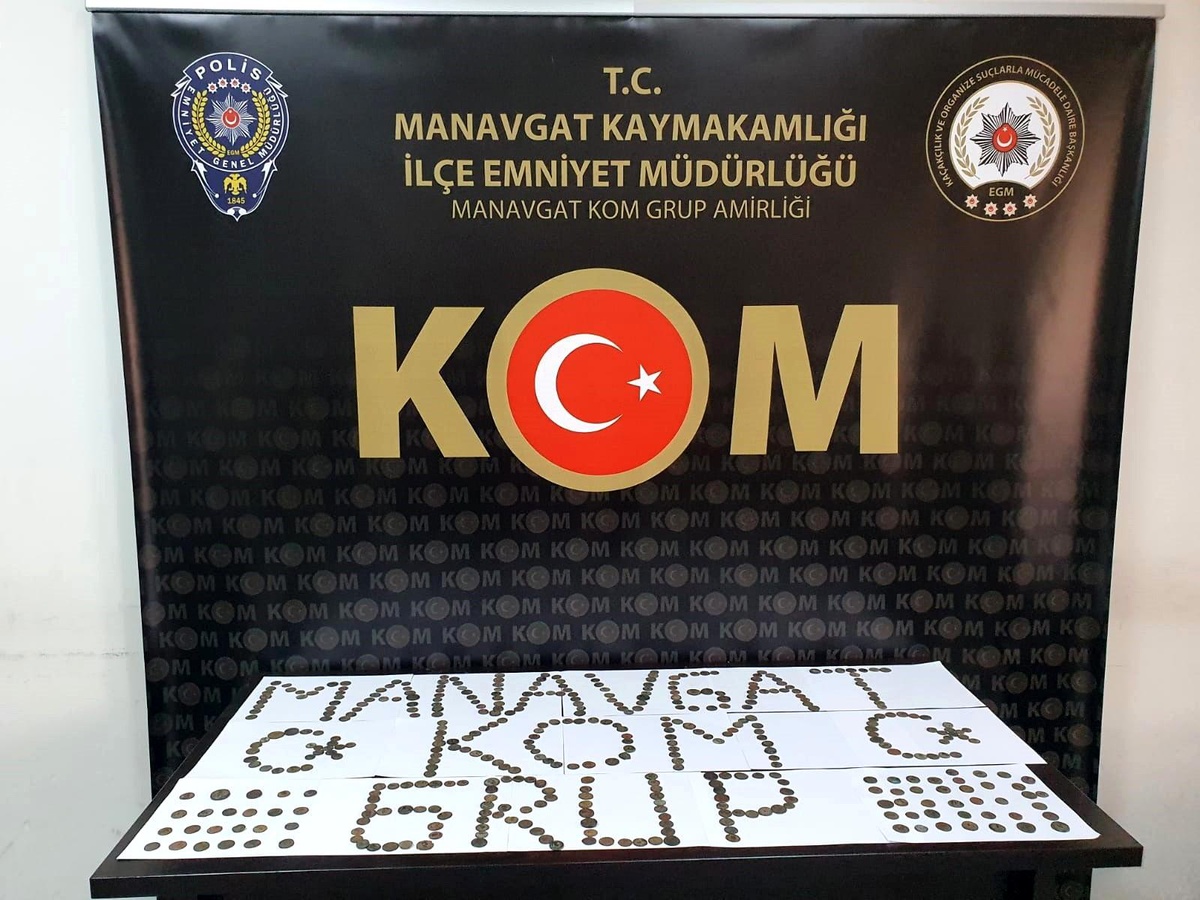 Antalya\'da şüphe üzerine durdurulan araçta 440 sikke ele geçirildi