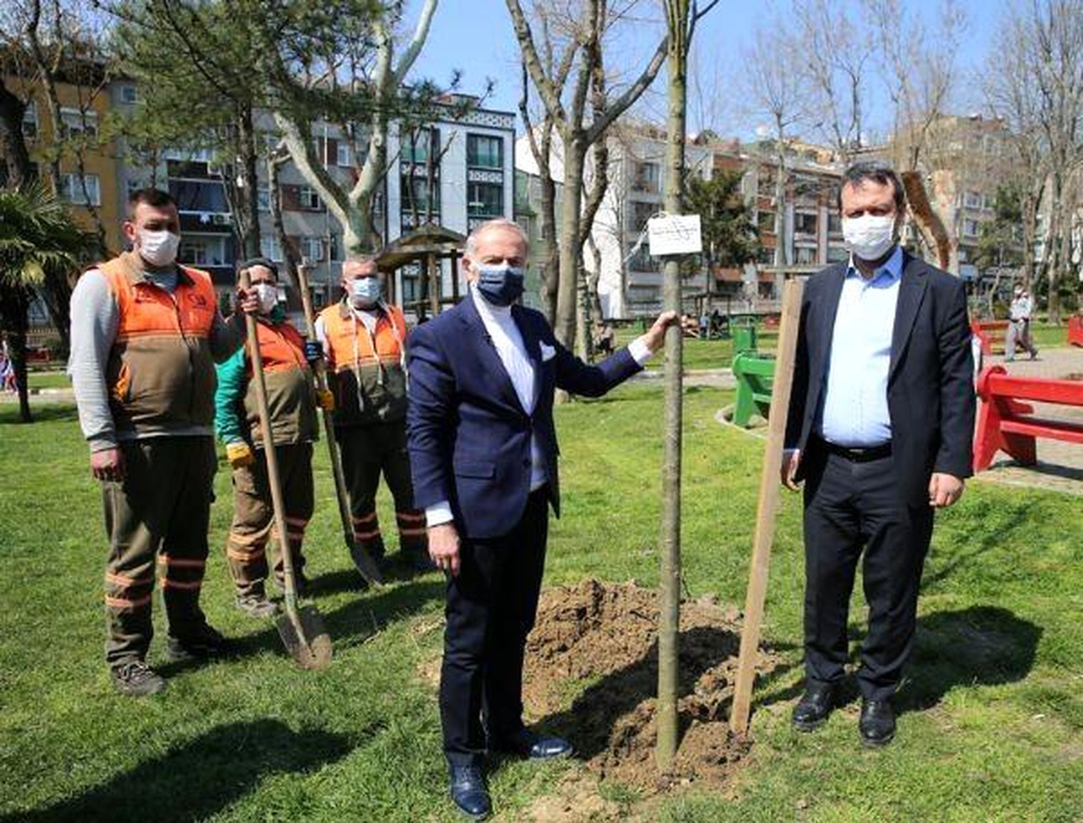 Bayrampaşa\'nın parklarında bahar temizliği