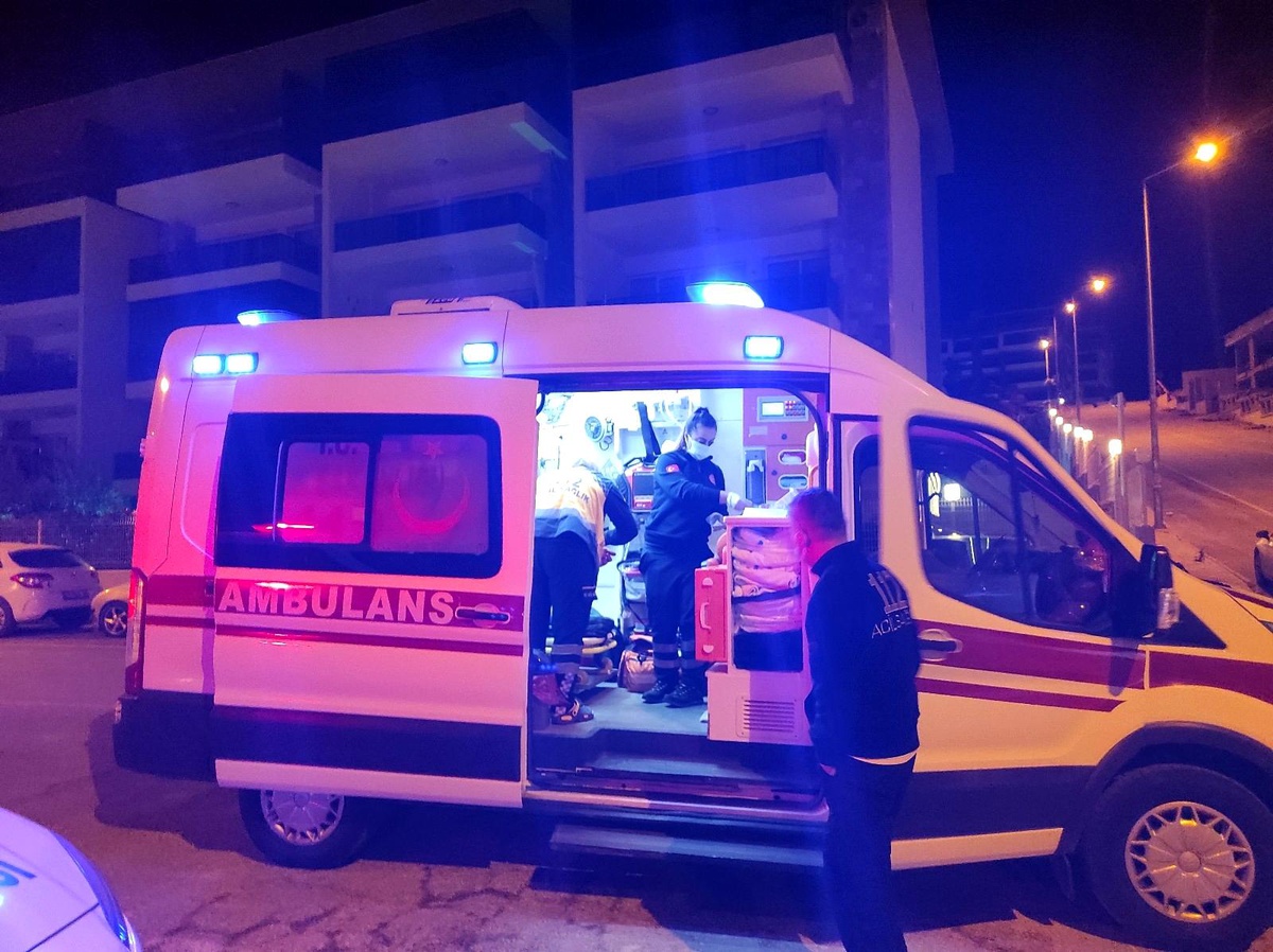 Ehliyetsiz sürücü alkollüyken kaza yaptı; 1 yaralı