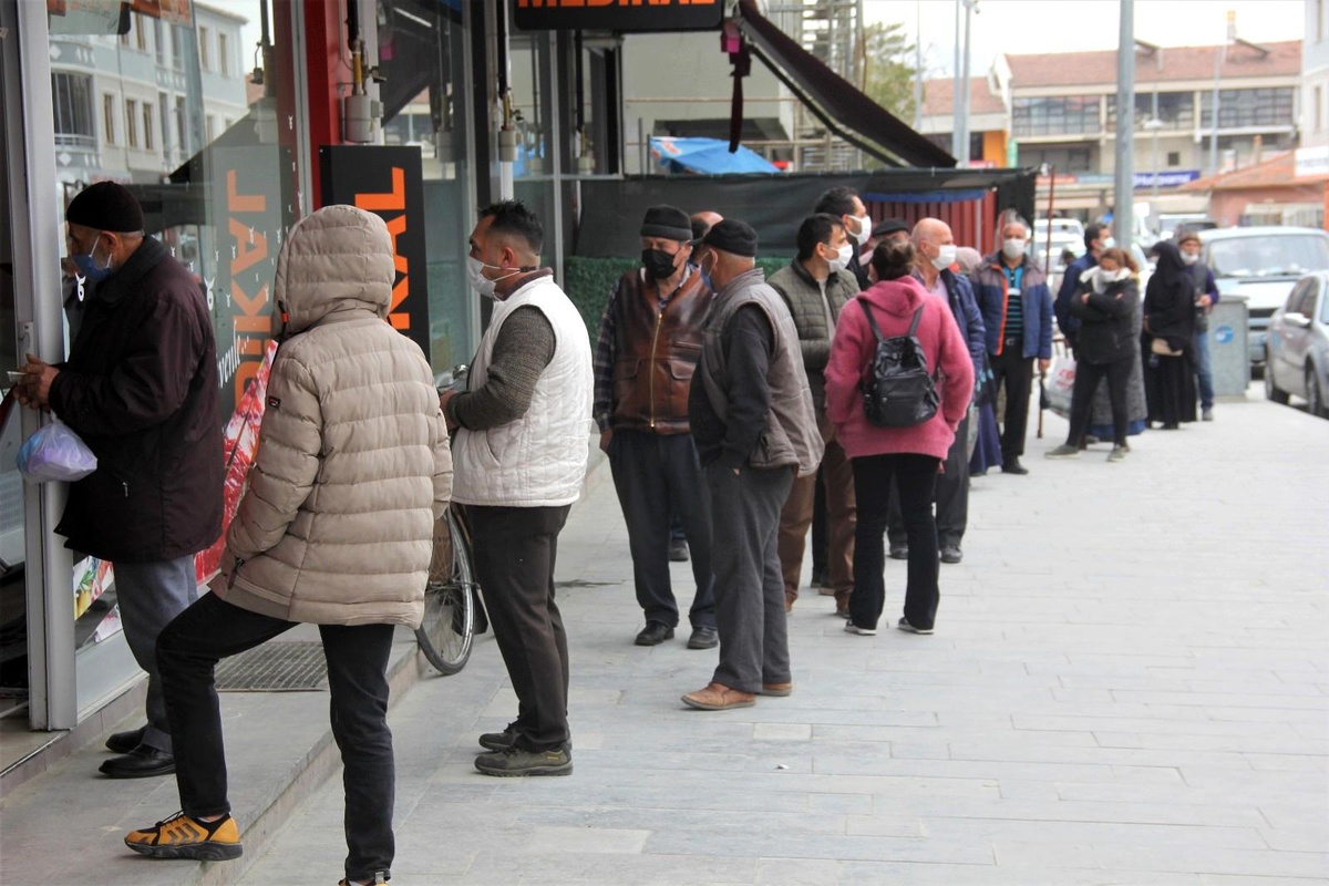 Erzincan\'da Ramazan öncesi ucuz et kuyruğu