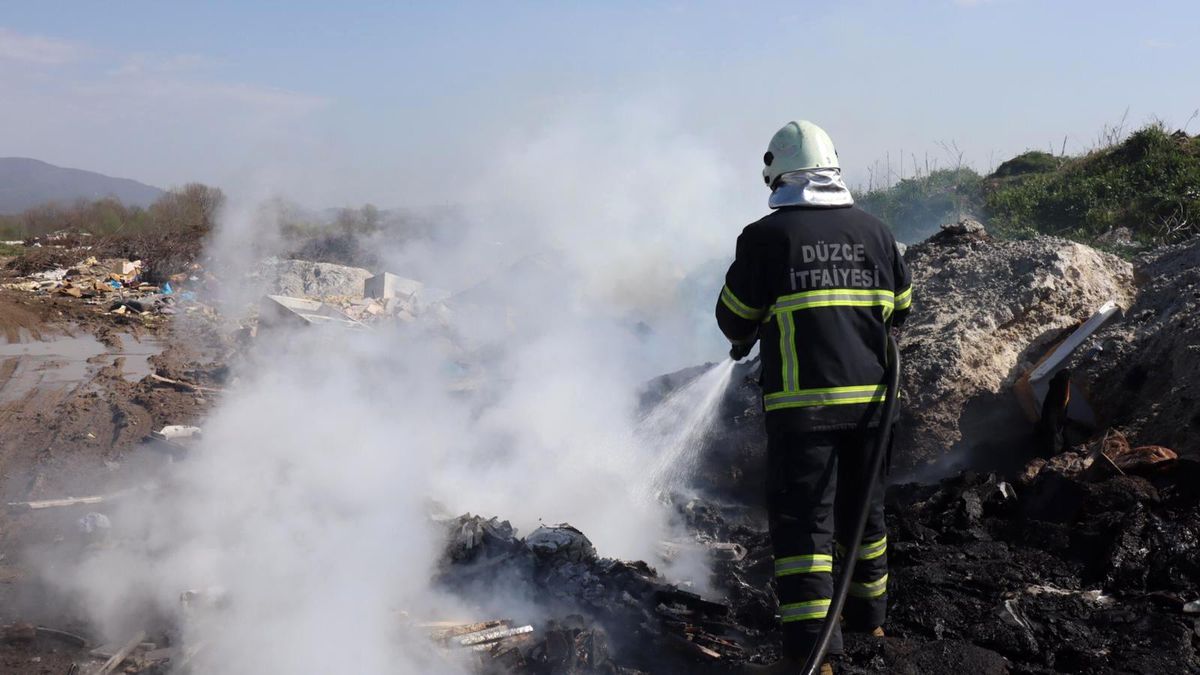 Son dakika! İtfaiyeden çöp yangınına anında müdahale