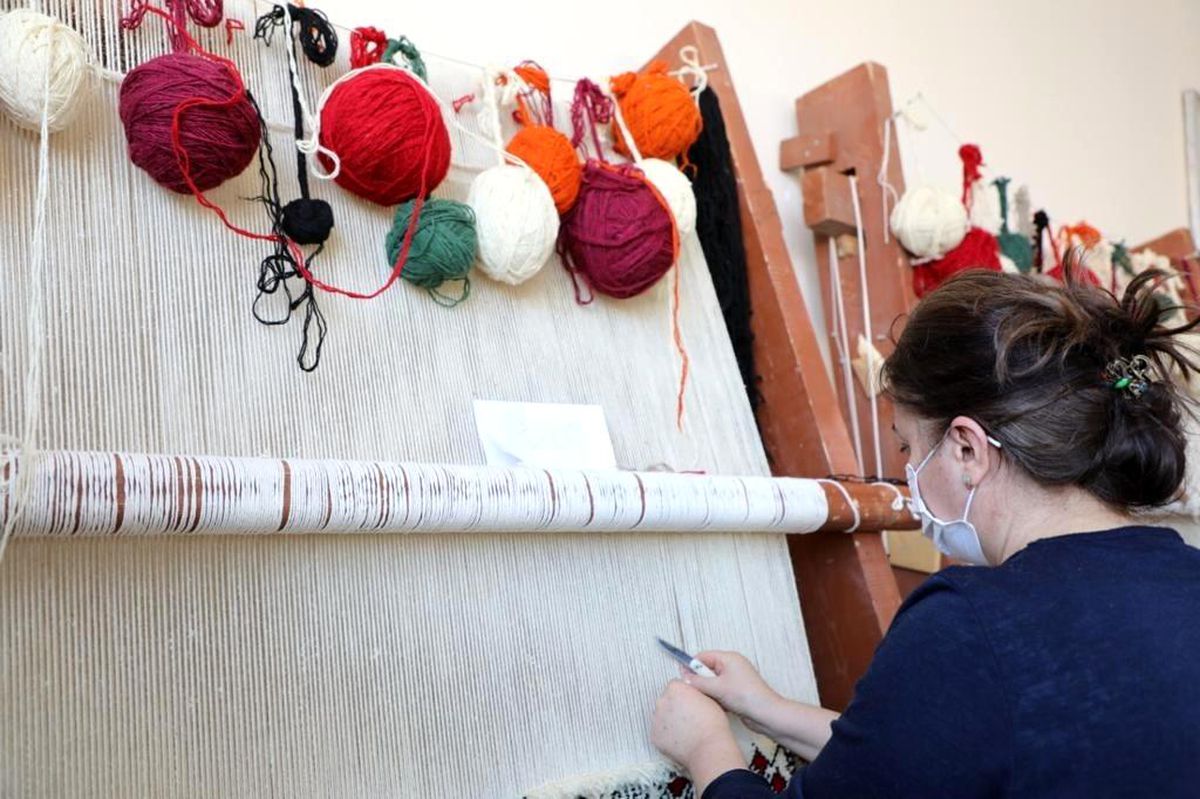 Kars Belediyesi\'nden halı dokuma kursu