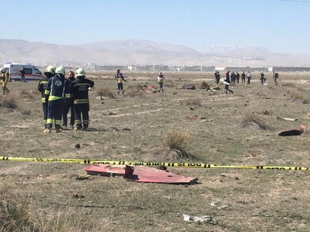 Konya'da askeri gösteri uçağı düştü, işte olay yerinden ilk görüntüler