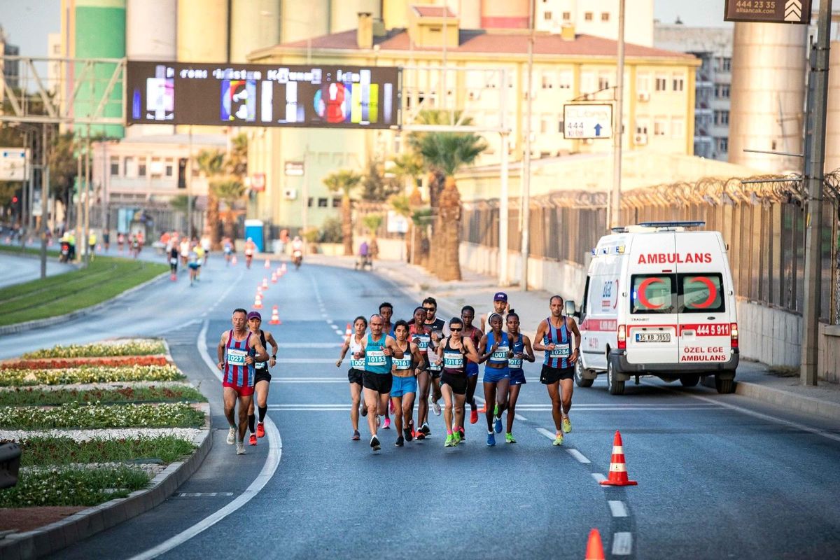 Maratonİzmir\'de yarı dünya turu