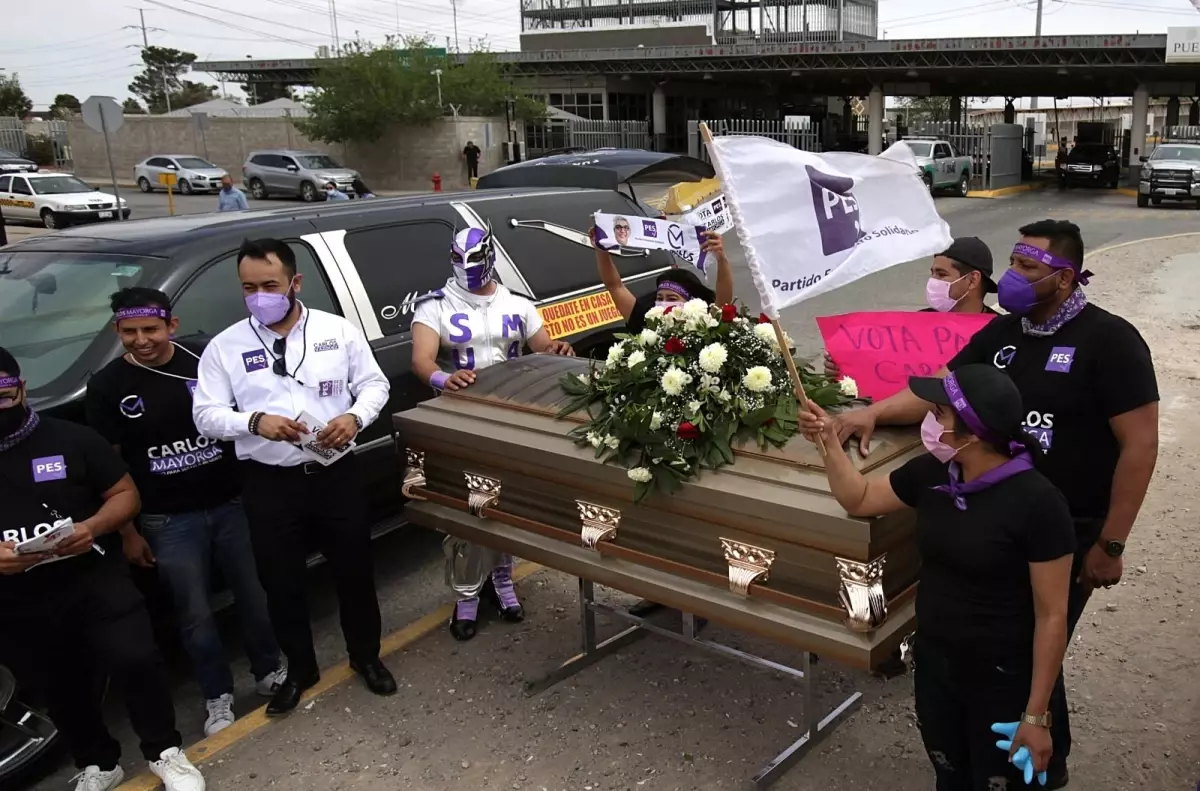 Meksikalı vekil adayı Mayorga\'dan tabutlu seçim kampanyası