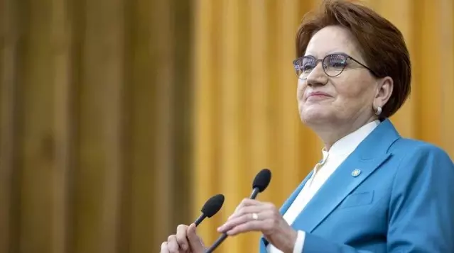 Meral Akşener, Bahçeli'yi eleştirip Cumhurbaşkanı Erdoğan'a dua etti Meral Akşener, Bahçeli'yi eleştirip Cumhurbaşkanı Erdoğan'a dua etti