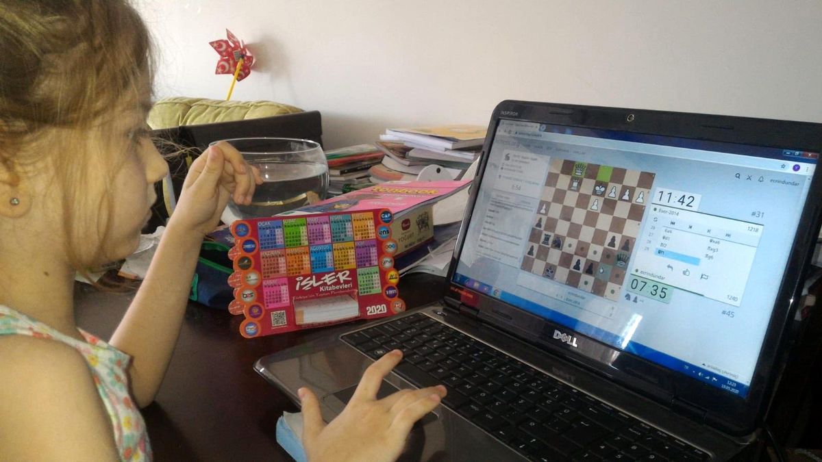 Salihli\'de online satranç maratonu başladı