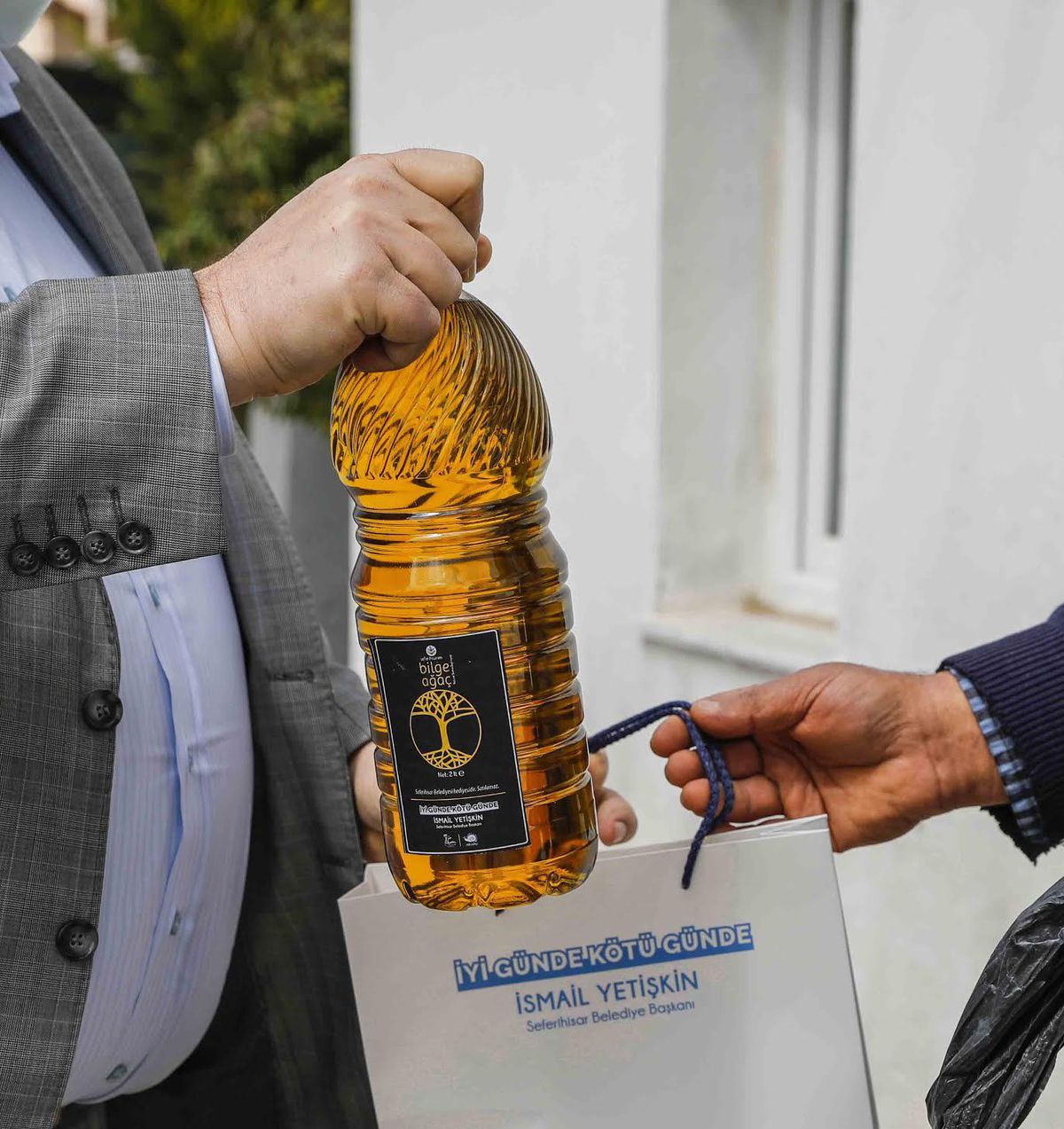 Seferihisar Belediyesi\'nden her ay 2 litre zeytinyağı