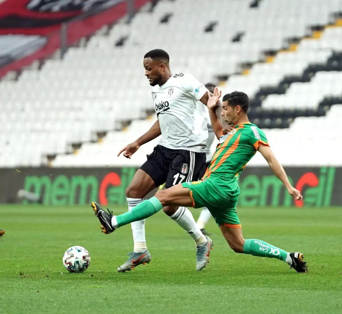 Süper Lig: Beşiktaş: 1 - Aytemiz Alanyaspor: 0 (İlk yarı)